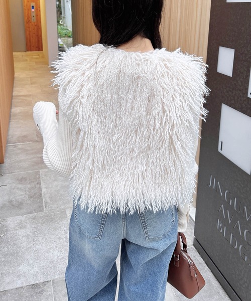 INGNI（イング）の「クロップド丈エコファーベスト（ベスト・レディース・ブラウン/グレー/アイボリー・M）」の22枚目の写真