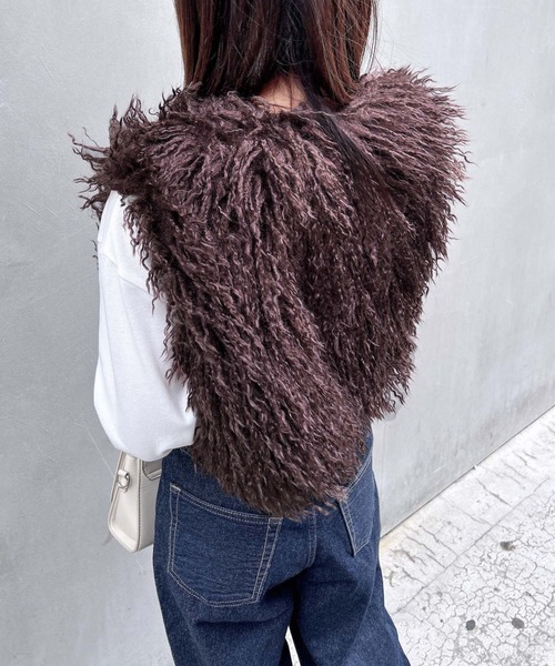 INGNI（イング）の「クロップド丈エコファーベスト（ベスト・レディース・ブラウン/グレー/アイボリー・M）」の6枚目の写真