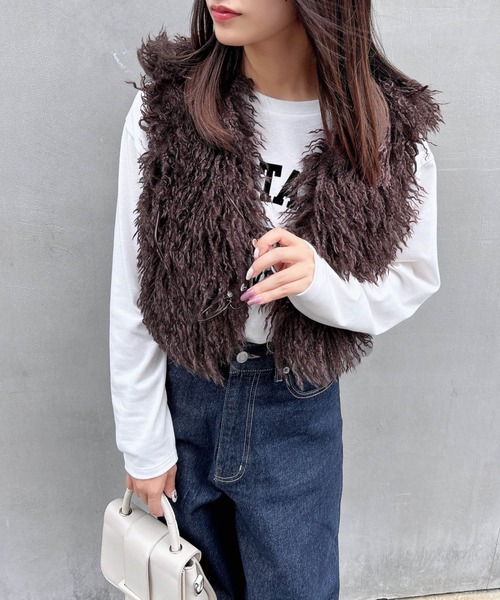 INGNI（イング）の「クロップド丈エコファーベスト（ベスト・レディース・ブラウン/グレー/アイボリー・M）」の7枚目の写真