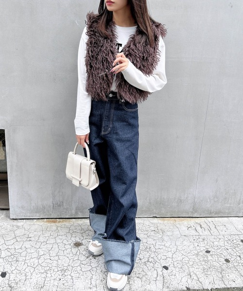 INGNI（イング）の「クロップド丈エコファーベスト（ベスト・レディース・ブラウン/グレー/アイボリー・M）」の8枚目の写真