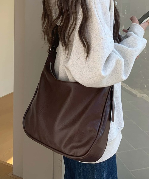 LA VORAGINE（ラ ヴォラジネ）の「大容量ショルダーバッグ（ショルダーバッグ・レディース・ブラウン/ブラック・FREE）」の2枚目の写真