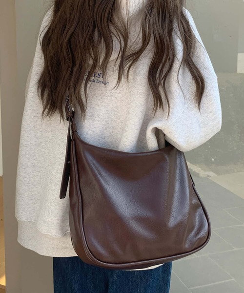 LA VORAGINE（ラ ヴォラジネ）の「大容量ショルダーバッグ（ショルダーバッグ・レディース・ブラウン/ブラック・FREE）」の3枚目の写真