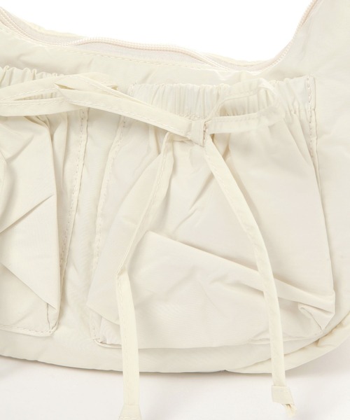 GLOBAL WORK(グローバルワーク)の「撥水リボンショルダー/211753(ショルダーバッグ・キッズ・ブラック/アイボリー・FREE)」の14枚目の写真