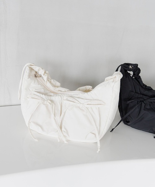 GLOBAL WORK(グローバルワーク)の「撥水リボンショルダー/211753(ショルダーバッグ・キッズ・ブラック/アイボリー・FREE)」の18枚目の写真