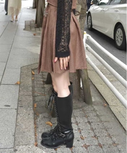 axes femme（アクシーズファム）の「ブローチ付タックプリーツスカート（スカート・レディース・チャコール/ブラウン/ブラック・FREE）」の5枚目の写真