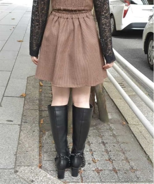 axes femme（アクシーズファム）の「ブローチ付タックプリーツスカート（スカート・レディース・チャコール/ブラウン/ブラック・FREE）」の6枚目の写真