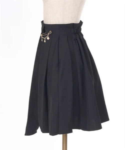 axes femme（アクシーズファム）の「ブローチ付タックプリーツスカート（スカート・レディース・チャコール/ブラウン/ブラック・FREE）」の11枚目の写真