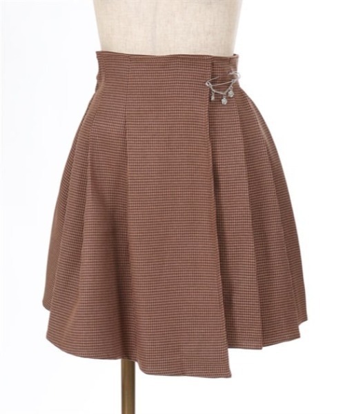 axes femme（アクシーズファム）の「ブローチ付タックプリーツスカート（スカート・レディース・チャコール/ブラウン/ブラック・FREE）」の17枚目の写真