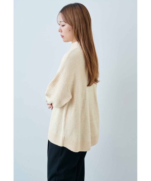 IEDIT（イディット）の「ＩＥＤＩＴ　マシンウオッシャブルがうれしい　すそラウンドシルエットの軽やかなウール＆アルパカ混ハイネックニット（ニット/セーター・レディース・ベージュ系その他/ライトブラウン/グレー・S/M/L/LL/3L/4L）」の6枚目の写真