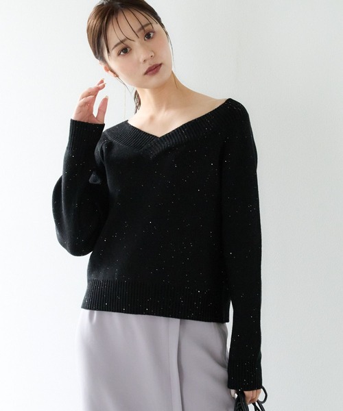 Andemiu(アンデミュウ)の「スパンコールVネックニット291338(ニット/セーター・レディース・ブラック/グレー/オフホワイト・FREE)」の3枚目の写真