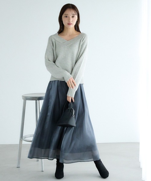 Andemiu(アンデミュウ)の「スパンコールVネックニット291338(ニット/セーター・レディース・ブラック/グレー/オフホワイト・FREE)」の4枚目の写真