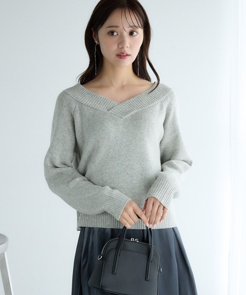 Andemiu(アンデミュウ)の「スパンコールVネックニット291338(ニット/セーター・レディース・ブラック/グレー/オフホワイト・FREE)」の5枚目の写真