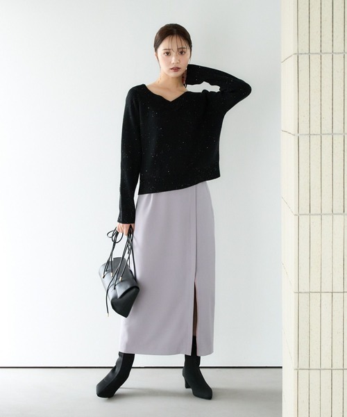 Andemiu(アンデミュウ)の「スパンコールVネックニット291338(ニット/セーター・レディース・ブラック/グレー/オフホワイト・FREE)」の7枚目の写真