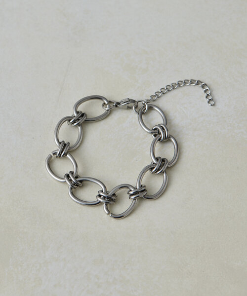 ear PAPILLONNER（イアパピヨネ）の「《金属アレルギー対応/ステンレス》ビッグDチェーンブレスレット（ブレスレット・レディース・ゴールド/シルバー・FREE）」の2枚目の写真