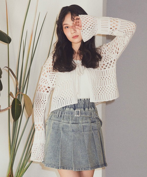 earth music&ecology（アースミュージックアンドエコロジー）の「フロントリボン透かし編みカーディガン（カーディガン/ボレロ・レディース・アイボリー/ブラック/レッド・FREE）」の2枚目の写真