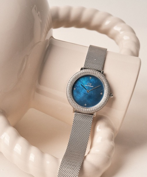 Daniel Wellington(ダニエルウェリントン)の「Crystalline Bezel MOP 32MM ローズゴールド/シルバー/ゴールド(アナログ腕時計・レディース・シルバー/イエローゴールド/ピンクゴールド・32mm)」の2枚目の写真