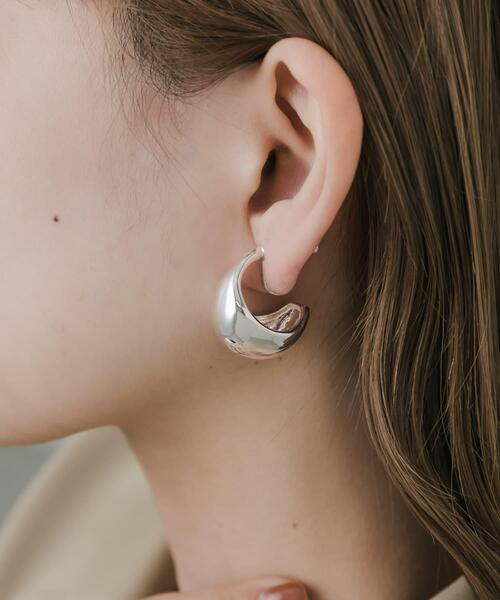 SMELLY（スメリー）の「メタルドロップフープイヤリング（イヤリング・レディース・シルバー・-）」の4枚目の写真