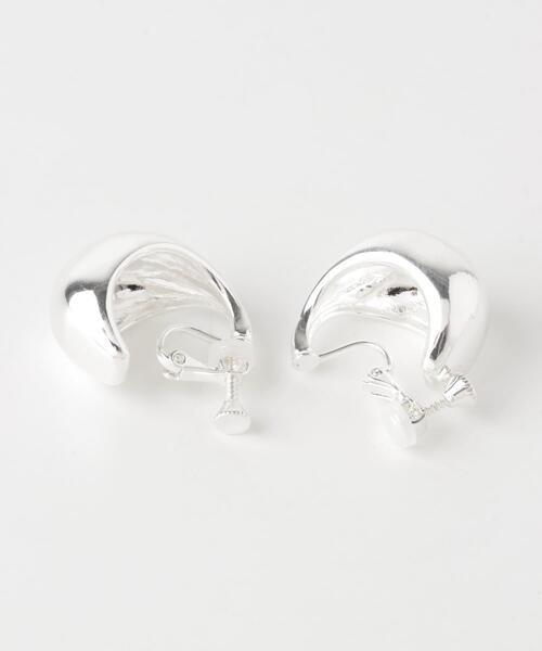 SMELLY（スメリー）の「メタルドロップフープイヤリング（イヤリング・レディース・シルバー・-）」の5枚目の写真