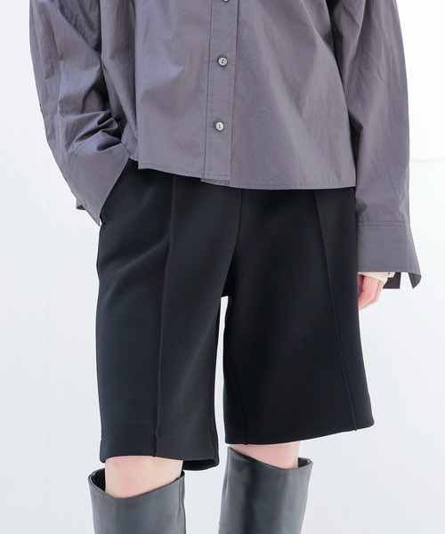 DRESSLAVE(ドレスレイブ)の「high gauge knit bonding short pants(ハイゲージニットボンディングショートパンツ)(その他パンツ・レディース・ブラック/ホワイト・38)」の2枚目の写真