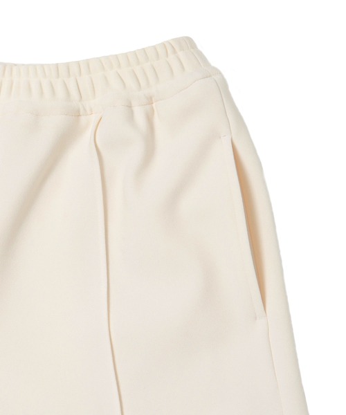 DRESSLAVE(ドレスレイブ)の「high gauge knit bonding short pants(ハイゲージニットボンディングショートパンツ)(その他パンツ・レディース・ブラック/ホワイト・38)」の7枚目の写真