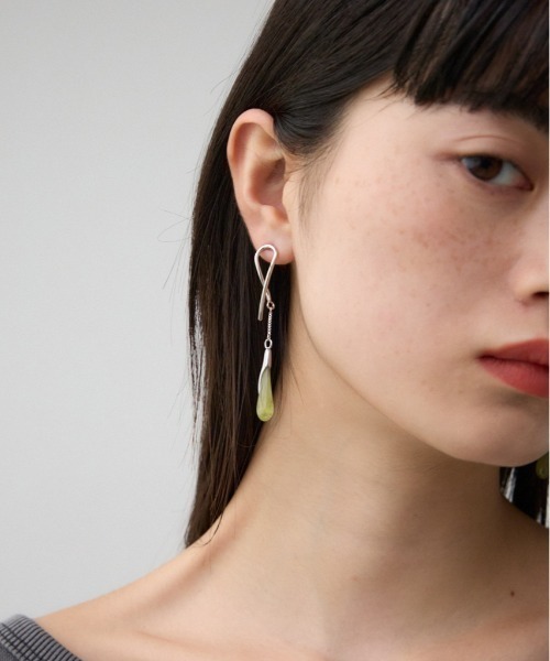 AZUL by moussy(アズールバイマウジー)の「ドロップシェイプドアクリルピアス(ピアス(両耳用)・レディース・クリア/ライム・FREE)」の1枚目の写真