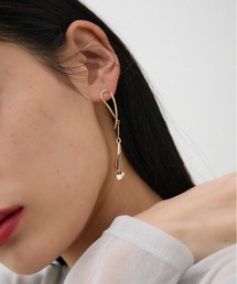 ドロップシェイプドアクリルピアス