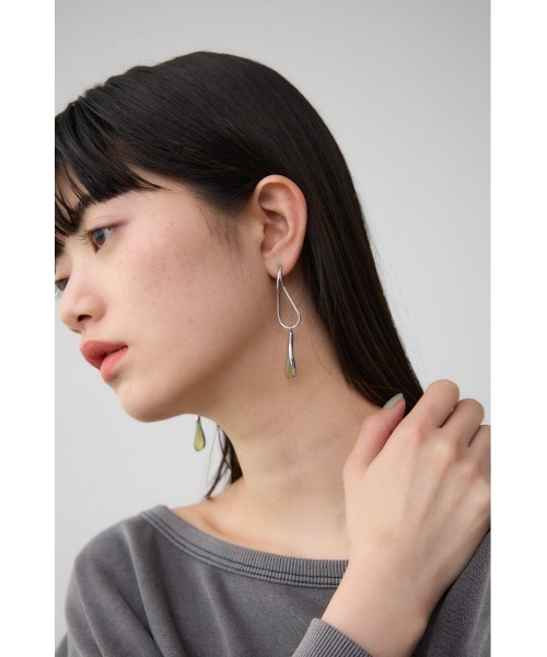AZUL by moussy(アズールバイマウジー)の「ドロップシェイプドアクリルピアス(ピアス(両耳用)・レディース・クリア/ライム・FREE)」の3枚目の写真