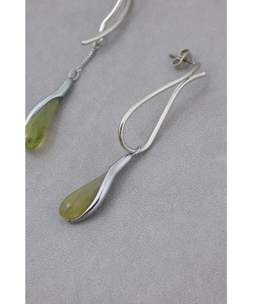 AZUL by moussy(アズールバイマウジー)の「ドロップシェイプドアクリルピアス(ピアス(両耳用)・レディース・クリア/ライム・FREE)」の6枚目の写真