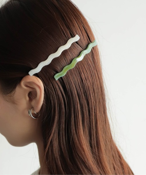 rapiecage(ラピエサージュ)の「アクリルナミナミショートバレッタ(その他ヘアアクセサリー・レディース・ホワイト/グリーン・FREE)」の2枚目の写真