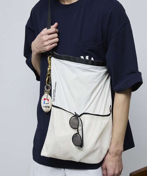 Firsthand（ファーストハンド）の「MA Firsthand/マ ファーストハンド BASIC LOGO刺繍ナイロン2WAY BAG（ショルダーバッグ・メンズ・オフホワイト/ブルー/ブラック・ﾌﾘ-）」の6枚目の写真