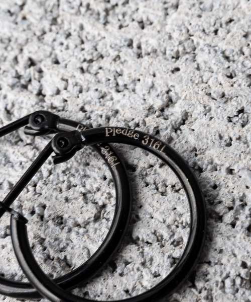 Pledge(プレッジ)の「【RS】【Pledge(プレッジ)】フープ ピアス(ペア)(ピアス(両耳用)・メンズ・ブラック/シルバー/ゴールド・FREE)」の8枚目の写真
