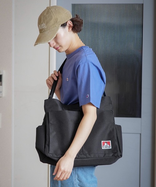 BEN DAVIS(ベンデイビス)の「【BEN DAVIS/ベンデイビス】【大きな外ポケットが便利】BIGキャンバスショルダー A4・PC収納◎ ニュースペーパーバッグ風 ユニセックス(ショルダーバッグ・メンズ・ブラック/ホワイト・FREE)」の4枚目の写真