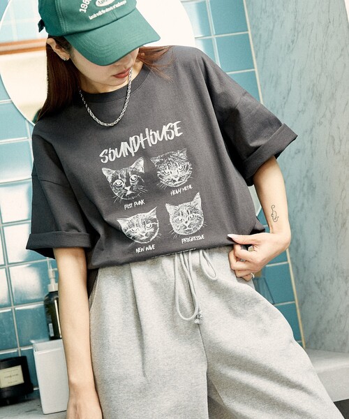 PUBLUX(パブリュクス)の「PUBLUX/パブリュクス ”SOUNDHOUSE” 4キャット アニマルプリントTシャツ 限定展開(Tシャツ/カットソー・レディース・オフホワイト/チャコールグレー・MEDIUM/SMALL/LARGE)」の2枚目の写真