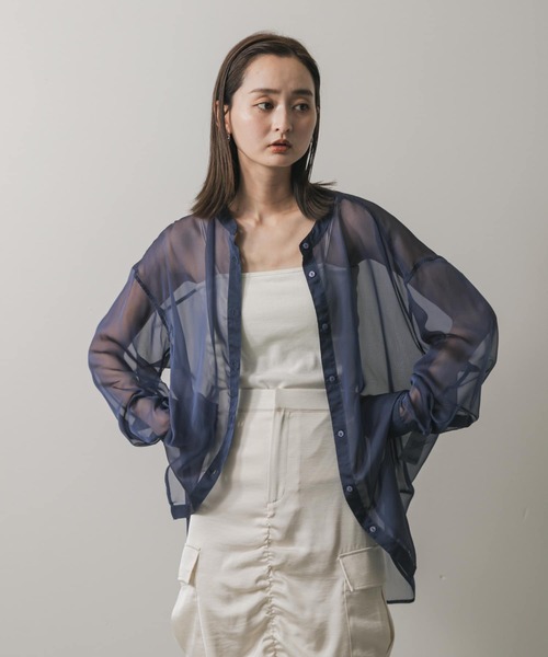 SENSE OF PLACE by URBAN RESEARCH（センスオブプレイスバイアーバンリサーチ）の「バンドカラーシャンブレーシアーシャツ（シャツ/ブラウス・レディース・アイボリー/グリーン/ネイビー/チャコールグレー/ライトピンク/ライトベージュ・ONE）」の7枚目の写真