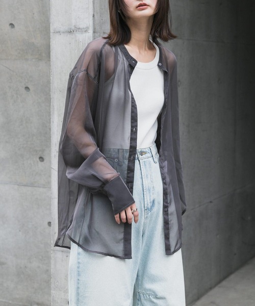 SENSE OF PLACE by URBAN RESEARCH（センスオブプレイスバイアーバンリサーチ）の「バンドカラーシャンブレーシアーシャツ（シャツ/ブラウス・レディース・アイボリー/グリーン/ネイビー/チャコールグレー/ライトピンク/ライトベージュ・ONE）」の15枚目の写真