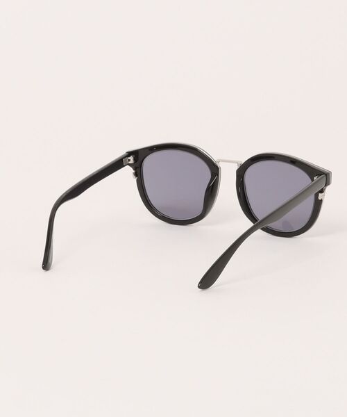 AZUL by moussy（アズールバイマウジー）の「メタルブリッジウェリントンアイウェア（サングラス・レディース・ブラック/クリア・FREE）」の20枚目の写真