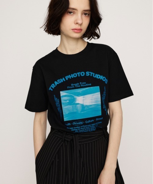 SLY(スライ)の「PHOTO LOGO 2SIZE T/SH フォト ロゴ 2サイズ Tシャツ 半袖 夏服(Tシャツ/カットソー・レディース・オレンジ/ホワイト/ブラック/杢グレー・1/2)」の16枚目の写真