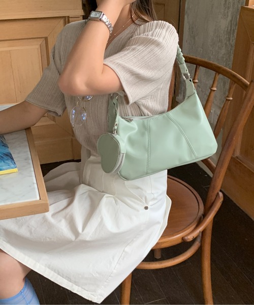 FINEnough(ファインナフ)の「ハートポーチ付きショルダーバッグ(ショルダーバッグ・レディース・イエロー/グリーン/ブラック/アイボリー・FREE)」の4枚目の写真