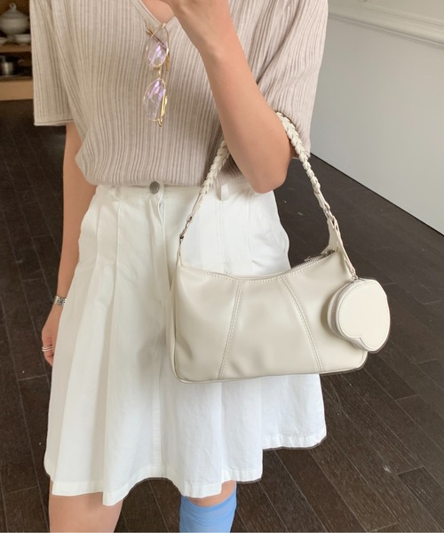 FINEnough(ファインナフ)の「ハートポーチ付きショルダーバッグ(ショルダーバッグ・レディース・イエロー/グリーン/ブラック/アイボリー・FREE)」の2枚目の写真