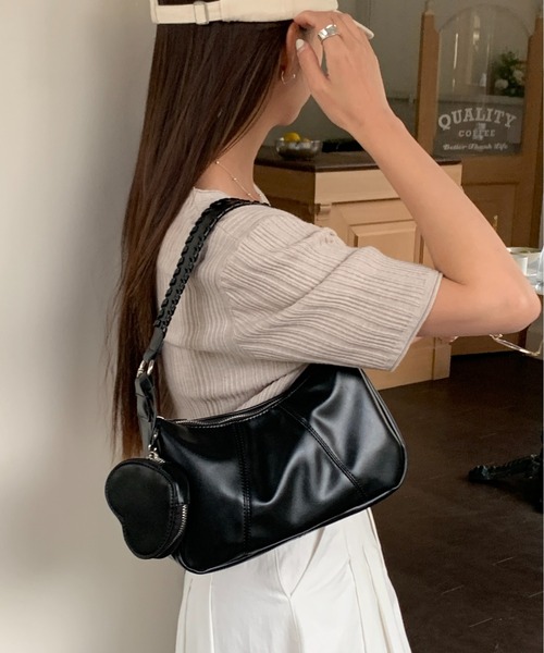 FINEnough(ファインナフ)の「ハートポーチ付きショルダーバッグ(ショルダーバッグ・レディース・イエロー/グリーン/ブラック/アイボリー・FREE)」の3枚目の写真