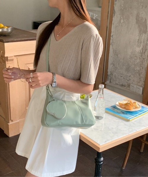 FINEnough(ファインナフ)の「ハートポーチ付きショルダーバッグ(ショルダーバッグ・レディース・イエロー/グリーン/ブラック/アイボリー・FREE)」の8枚目の写真