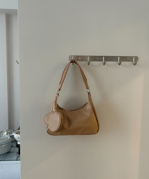 FINEnough(ファインナフ)の「ハートポーチ付きショルダーバッグ(ショルダーバッグ・レディース・イエロー/グリーン/ブラック/アイボリー・FREE)」の13枚目の写真