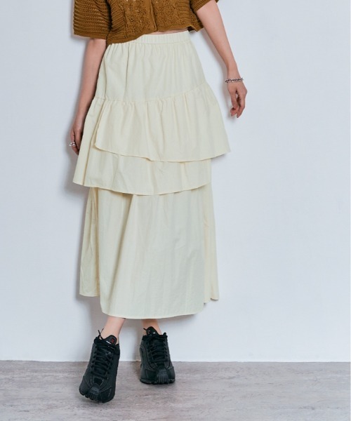 W:Huku(フーク)の「撥水 ナイロン アシンメトリー ティアード スカート(スカート・レディース・ブラック/アイボリー/チャコール/アッシュブラウン・FREE)」の8枚目の写真
