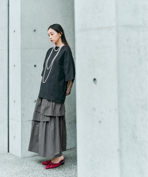 W:Huku(フーク)の「撥水 ナイロン アシンメトリー ティアード スカート(スカート・レディース・ブラック/アイボリー/チャコール/アッシュブラウン・FREE)」の6枚目の写真