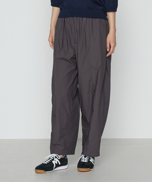 COMME CA（コムサ）の「コンパクトタイプライターシリコン パンツ（その他パンツ・レディース・ベージュ/チャコール・FREE）」の4枚目の写真