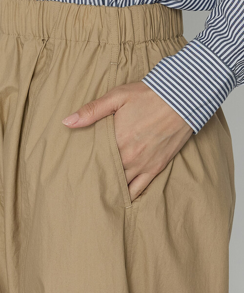 COMME CA（コムサ）の「コンパクトタイプライターシリコン パンツ（その他パンツ・レディース・ベージュ/チャコール・FREE）」の14枚目の写真