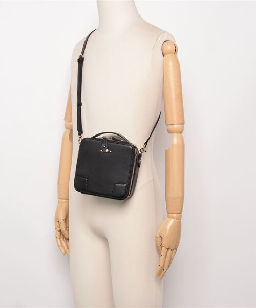 【Vivienne Westwood】EXECUTIVE スクエアショルダーバッグ EXECUTIVE LEATHER SQUARE CROSSBODY(ショルダーバッグ