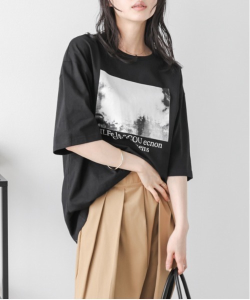 La-gemme(ラジェム)の「フォトプリント ロゴTシャツ(Tシャツ/カットソー・レディース・グレー/ホワイト/ブラック・フリー)」の2枚目の写真