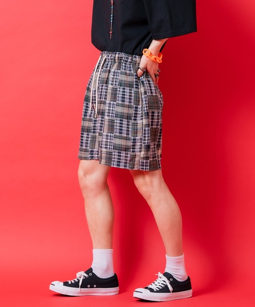 a.p.o.v.（エーピーオービー）の「a.p.o.v. パッチワークチェック柄イージーショートパンツ（その他パンツ・メンズ・ブラック/アイボリー・ONESIZE）」の5枚目の写真