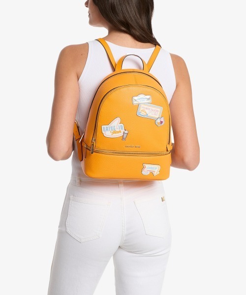 MICHAEL KORS(マイケルコース)の「RHEA エンベリッシュ ジップ バックパック ミディアム(バックパック/リュック・レディース・オレンジ系・FREE)」の4枚目の写真